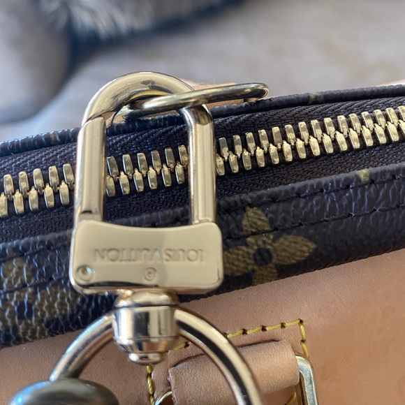 Preloved Louis Vuitton Monogram 2way Travel bag authentic - Picture 2 of 14